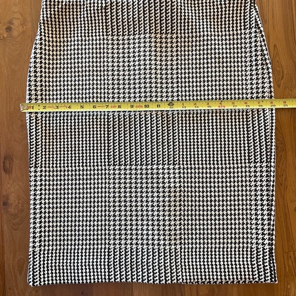 Houndstooth Pencil Skirt - Picture 3 of 6